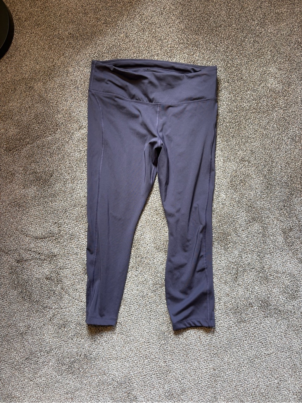 Women’s Capri High-Waist Athletic Leggings in Purple